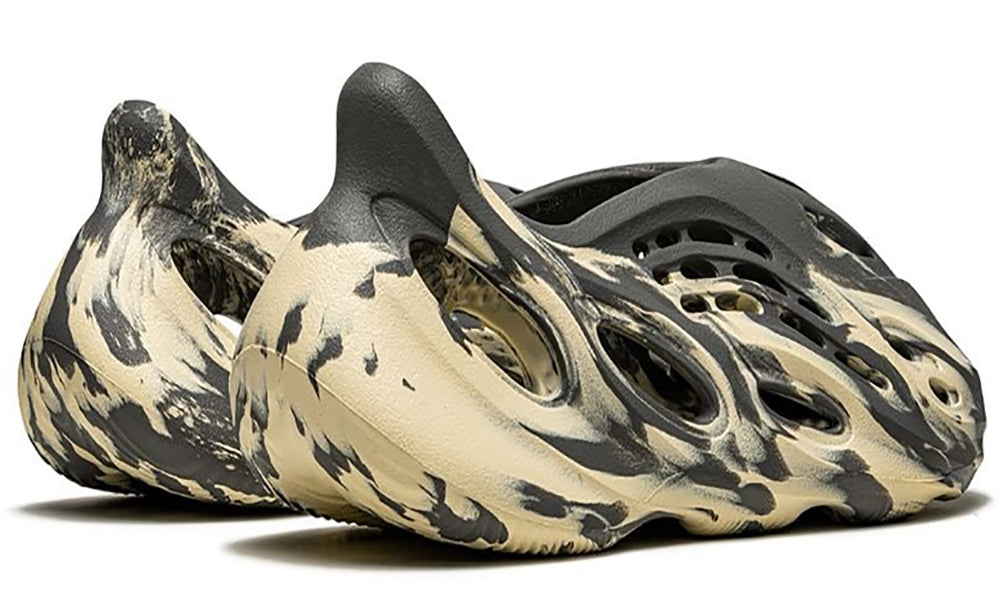 Adidas Yeezy Foam RNNR “MXT Moon Grey”