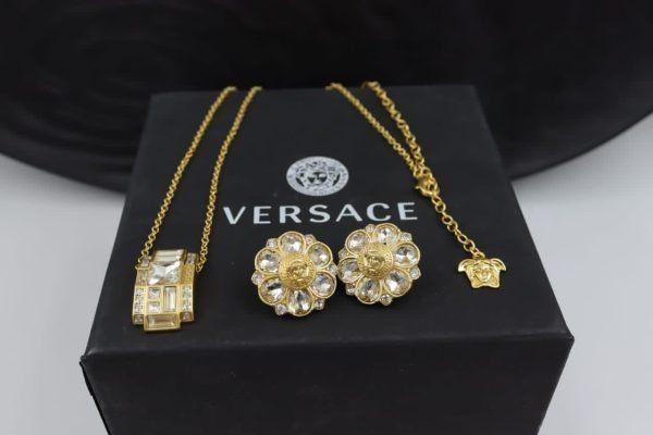 VERSACE