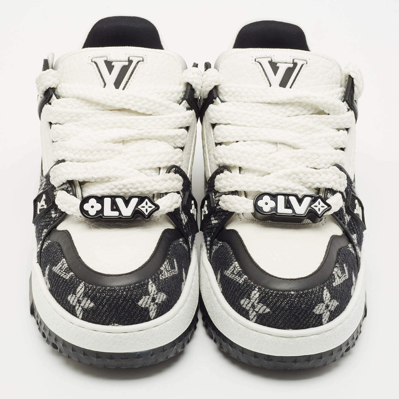 Louis Vuitton LV Maxi – Black & White